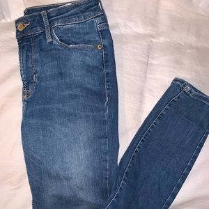 OLD NAVY HIGH RISE ROCKSTAR SKINNY JEAN IN SIZE 4